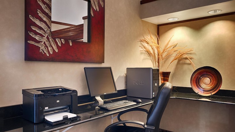 Imagen de los interiores del Hotel SureStay Plus by Best Western Edmond. Foto 15