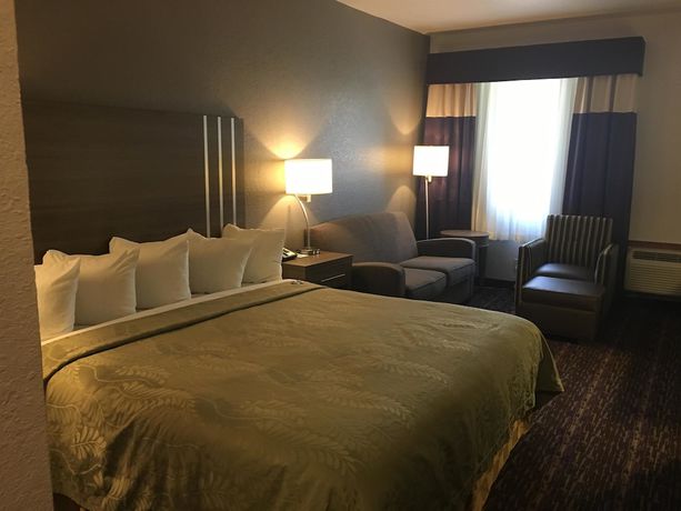 Imagen de la habitación del Hotel SureStay Plus by Best Western Edmond. Foto 11