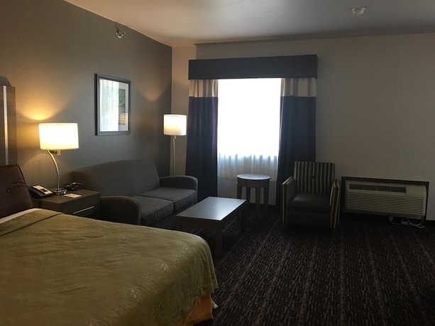 Imagen de la habitación del Hotel SureStay Plus by Best Western Edmond. Foto 12