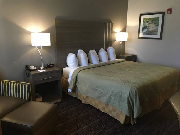 Imagen de la habitación del Hotel SureStay Plus by Best Western Edmond. Foto 13