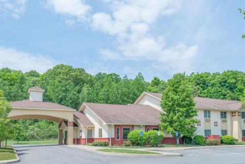 Imagen general del Hotel SureStay Plus by Best Western Highland Poughkeepsie. Foto 1