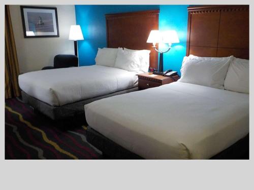 Imagen de la habitación del Hotel SureStay Plus by Best Western Jacksonville. Foto 7