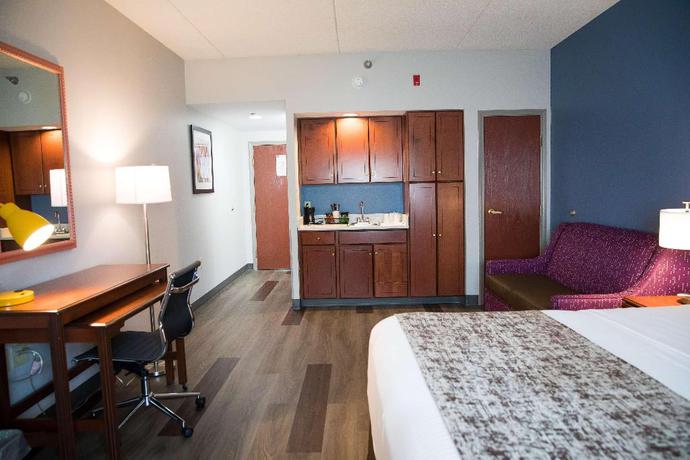 Imagen de la habitación del Hotel SureStay Plus by Best Western Louisville Airport Expo. Foto 8