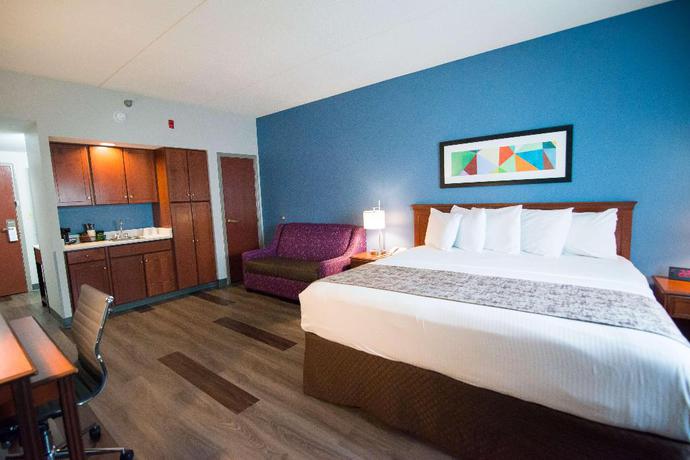 Imagen de la habitación del Hotel SureStay Plus by Best Western Louisville Airport Expo. Foto 10