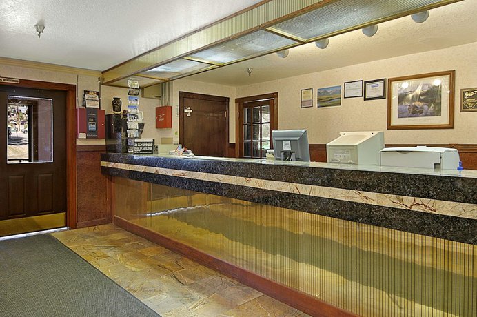 Imagen de los interiores del Hotel SureStay Plus by Best Western Mammoth Lakes. Foto 11