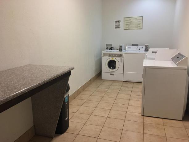 Imagen de los interiores del Hotel SureStay Plus by Best Western Oklahoma City North. Foto 9