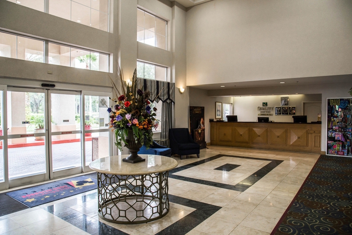 Imagen de los interiores del Hotel SureStay Plus by Best Western Orlando Lake Buena Vista. Foto 9