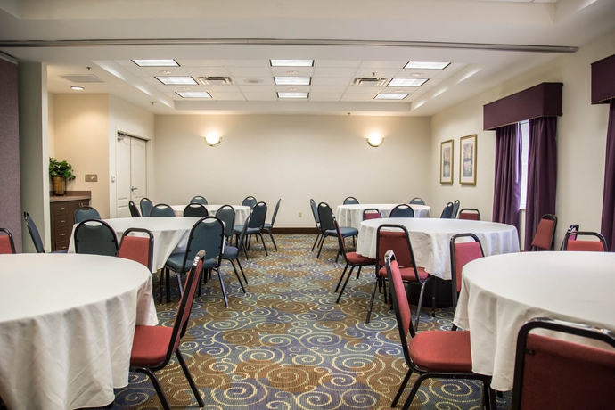 Imagen de los interiores del Hotel SureStay Plus by Best Western Orlando Lake Buena Vista. Foto 10