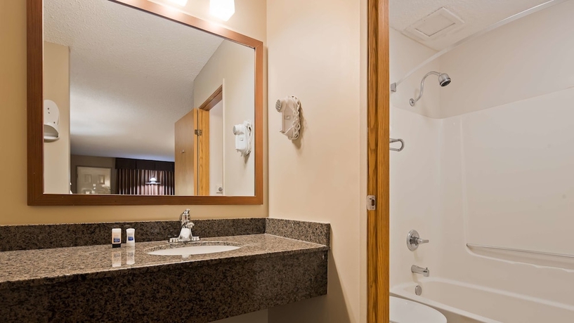 Imagen de la habitación del Hotel SureStay Plus by Best Western Salmon Arm. Foto 4