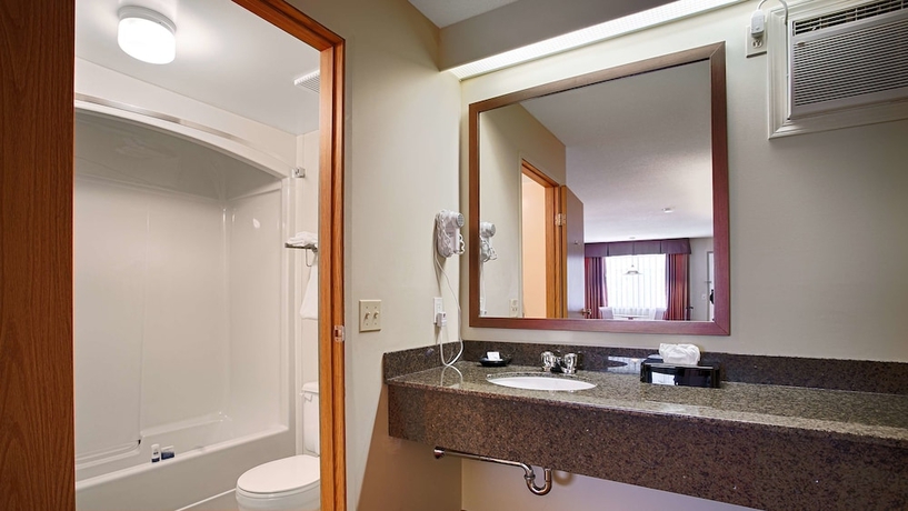 Imagen de la habitación del Hotel SureStay Plus by Best Western Salmon Arm. Foto 6