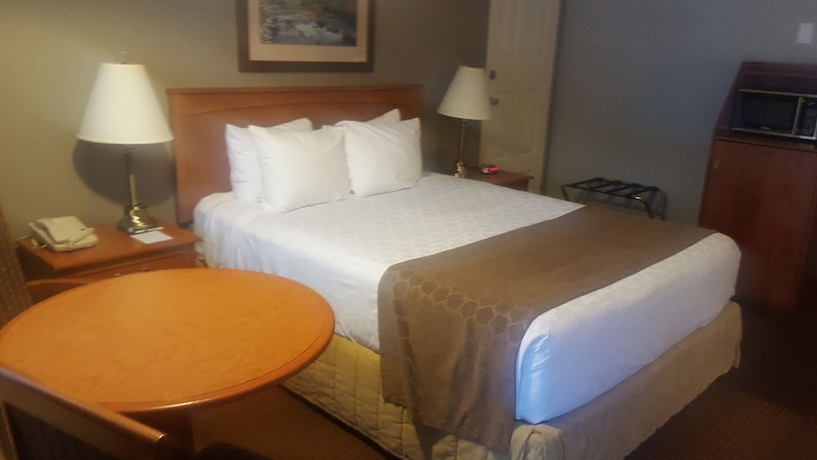 Imagen de la habitación del Hotel SureStay Plus by Best Western Salmon Arm. Foto 11
