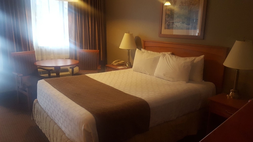 Imagen de la habitación del Hotel SureStay Plus by Best Western Salmon Arm. Foto 14