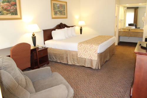 Imagen de la habitación del Hotel SureStay Plus by Best Western Southern Pines Pinehurst. Foto 3