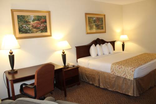 Imagen de la habitación del Hotel SureStay Plus by Best Western Southern Pines Pinehurst. Foto 4