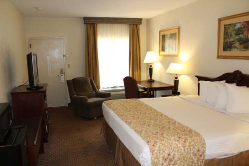 Imagen de la habitación del Hotel SureStay Plus by Best Western Southern Pines Pinehurst. Foto 5