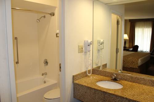 Imagen de la habitación del Hotel SureStay Plus by Best Western Southern Pines Pinehurst. Foto 6
