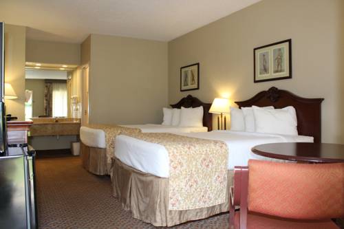 Imagen de la habitación del Hotel SureStay Plus by Best Western Southern Pines Pinehurst. Foto 8