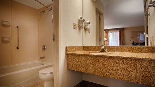 Imagen de la habitación del Hotel SureStay Plus by Best Western Southern Pines Pinehurst. Foto 10
