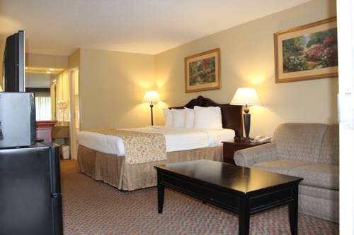 Imagen de la habitación del Hotel SureStay Plus by Best Western Southern Pines Pinehurst. Foto 12