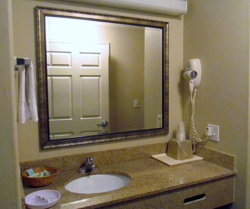 Imagen de la habitación del Hotel SureStay Plus by Best Western St. James Donaldsonville. Foto 6