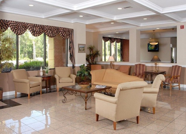 Imagen de los interiores del Hotel SureStay Plus by Best Western St Marys Cumberland. Foto 14