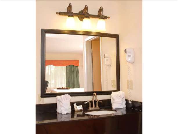Imagen de la habitación del Hotel SureStay Plus by Best Western St Marys Cumberland. Foto 10