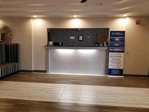 Imagen general del Hotel SureStay Plus by Best Western Topeka Northwest. Foto 1