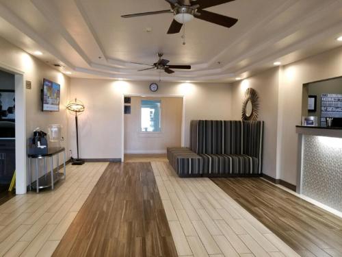 Imagen general del Hotel SureStay Plus by Best Western Topeka Northwest. Foto 2