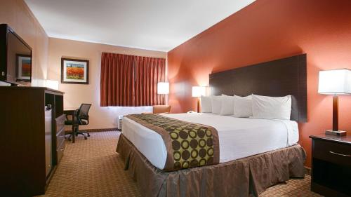 Imagen de la habitación del Hotel SureStay Plus by Best Western Topeka Northwest. Foto 9