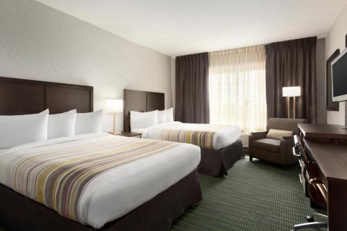 Imagen de la habitación del Hotel SureStay Plus by Best Western Vero Beach. Foto 6