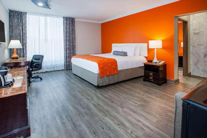 Imagen de la habitación del Hotel SureStay Plus by Best Western Windsor. Foto 7