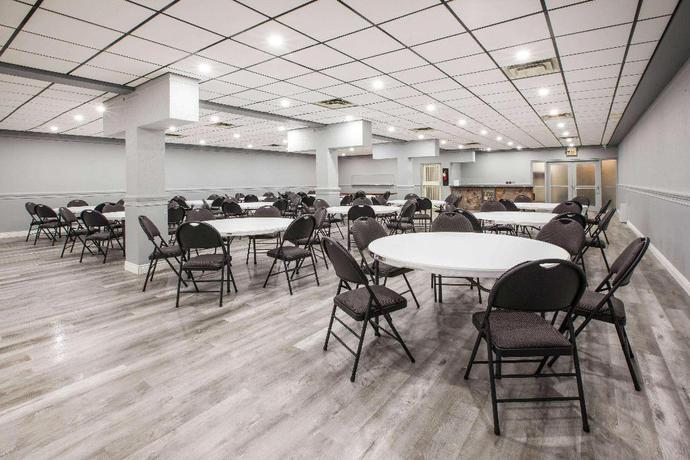 Imagen de los interiores del Hotel SureStay Plus by Best Western Windsor. Foto 17