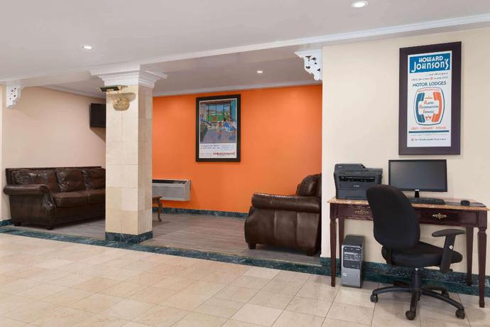 Imagen de los interiores del Hotel SureStay Plus by Best Western Windsor. Foto 19