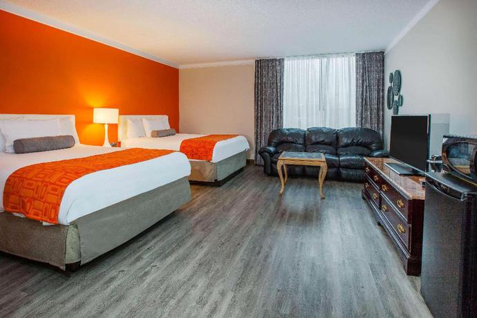 Imagen de la habitación del Hotel SureStay Plus by Best Western Windsor. Foto 10