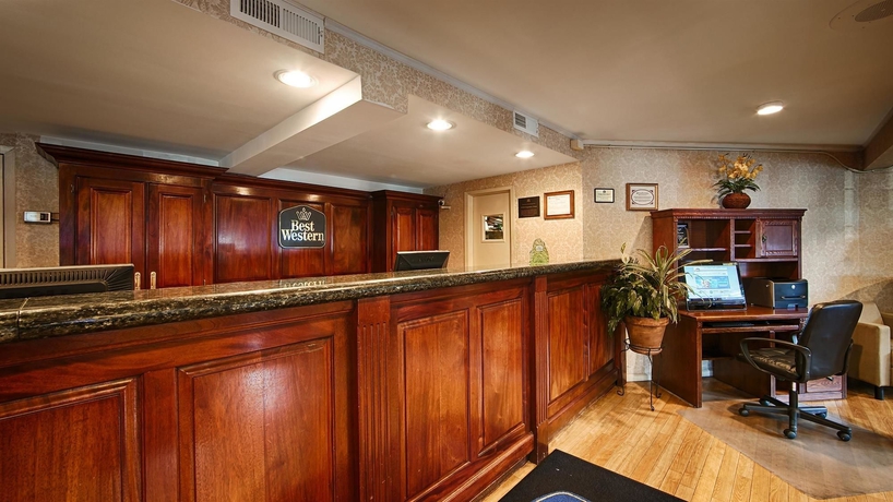 Imagen de los interiores del Hotel SureStay Plus by Best Western Woodbury Inn. Foto 10