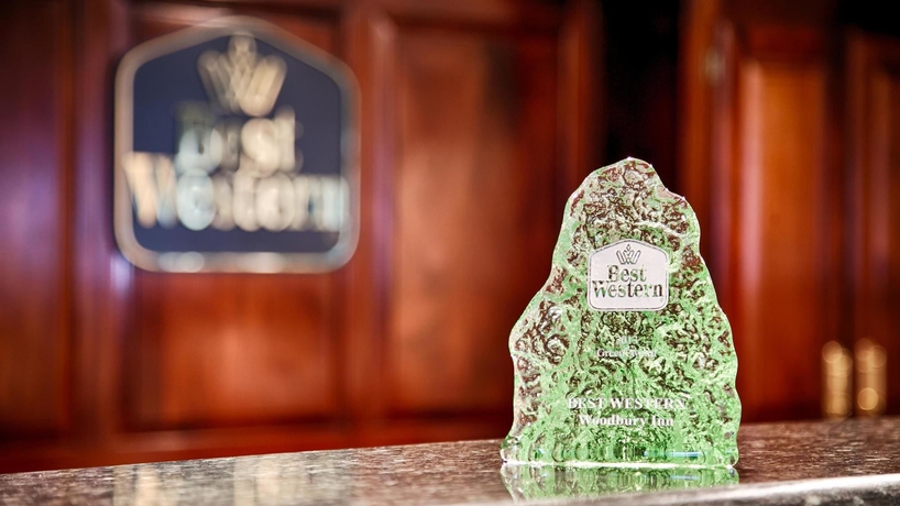 Imagen de los interiores del Hotel SureStay Plus by Best Western Woodbury Inn. Foto 11