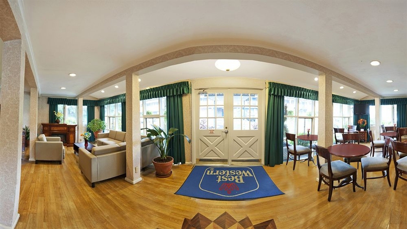 Imagen de los interiores del Hotel SureStay Plus by Best Western Woodbury Inn. Foto 13