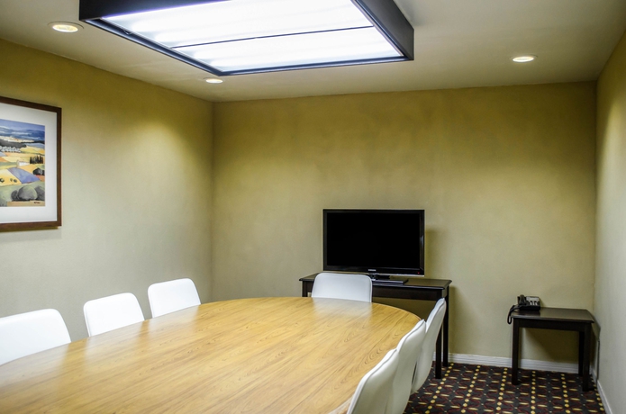 Imagen de los interiores del Hotel SureStay Studio by Best Western Pensacola. Foto 12