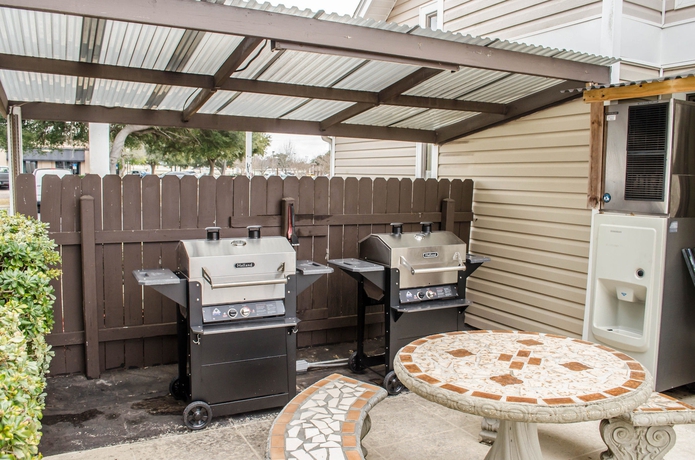 Imagen de los exteriores del Hotel SureStay Studio by Best Western Pensacola. Foto 10