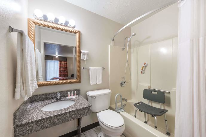 Imagen de la habitación del Hotel SureStay by Best Western Duncan. Foto 9