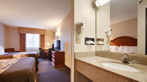 Imagen de la habitación del Hotel SureStay by Best Western Grove City. Foto 8