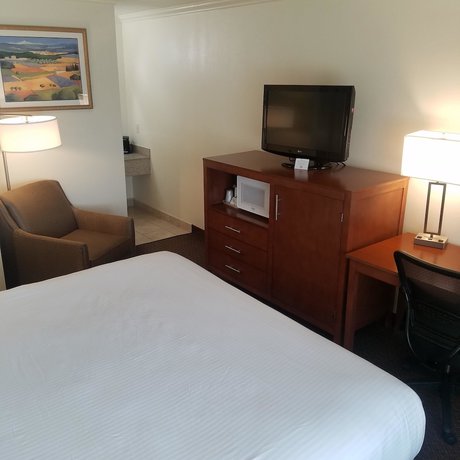 Imagen de la habitación del Hotel SureStay by Best Western Hollister. Foto 12