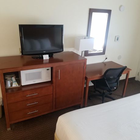 Imagen de la habitación del Hotel SureStay by Best Western Hollister. Foto 16