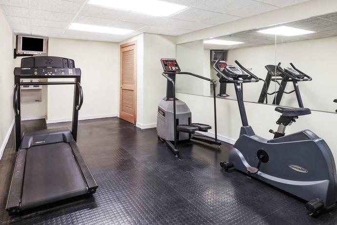 Imagen de los interiores del Hotel SureStay by Best Western Irving Grapevine DFW North. Foto 7