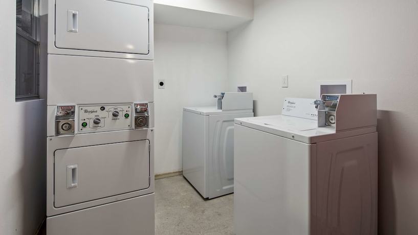 Imagen de los interiores del Hotel SureStay by Best Western Laredo. Foto 12