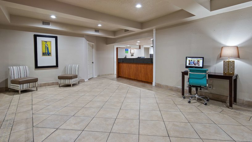 Imagen de los interiores del Hotel SureStay by Best Western Laredo. Foto 13