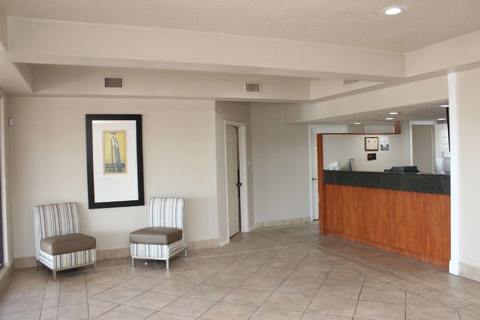Imagen de los interiores del Hotel SureStay by Best Western Laredo. Foto 14