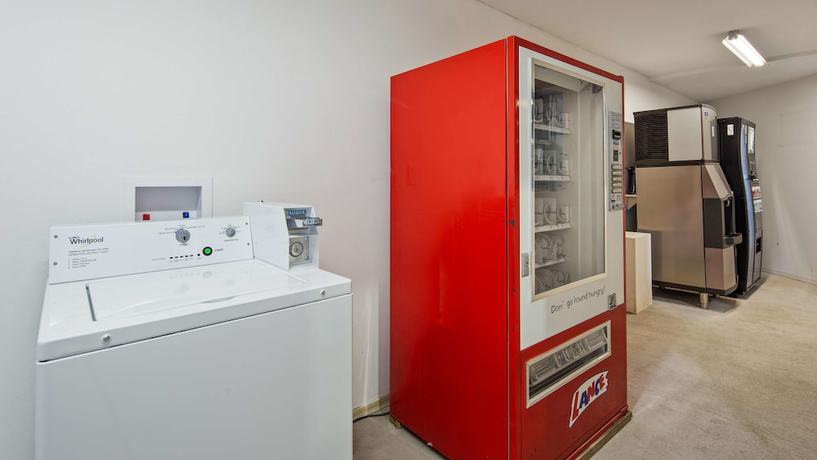 Imagen de los interiores del Hotel SureStay by Best Western Laredo. Foto 15