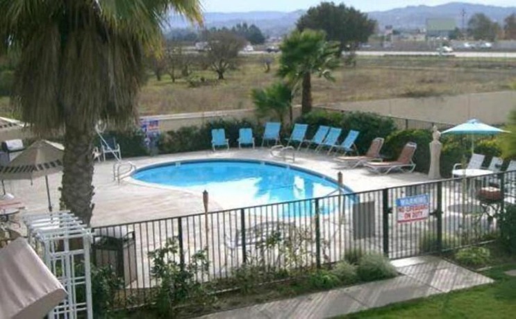 Imagen de la piscina del Hotel SureStay by Best Western Morgan Hill. Foto 20