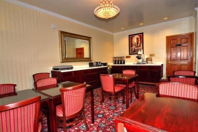 Imagen del bar/restaurante del Hotel SureStay by Best Western Morgan Hill. Foto 3